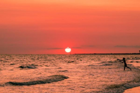 Sand Dollar Inn by Oak Island Accommodations